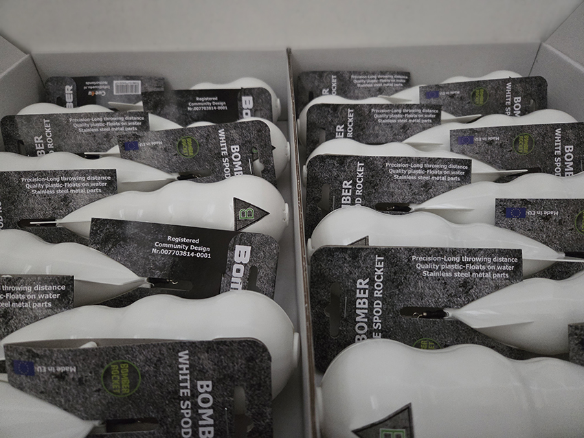 Pakiranje Bomber Rockets raketa – više raketa za preciznu prihranu u šaranskom ribolovu.