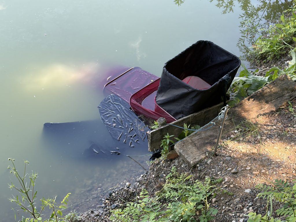 Ulovljena riba u sakovima čeka službeno vaganje na feeder ribolovnom natjecanju
